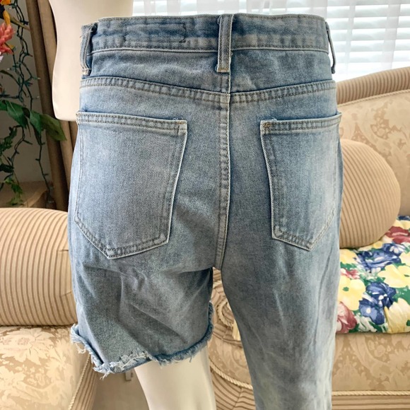 3/$15 Patchwerk Asymmetric Cut Jeans in Light Wash - Picture 7 of 10